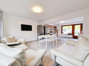 RAJ Living - 6 Room House with Terrace and Parking - 25 Min Messe DUS & Airport DUS